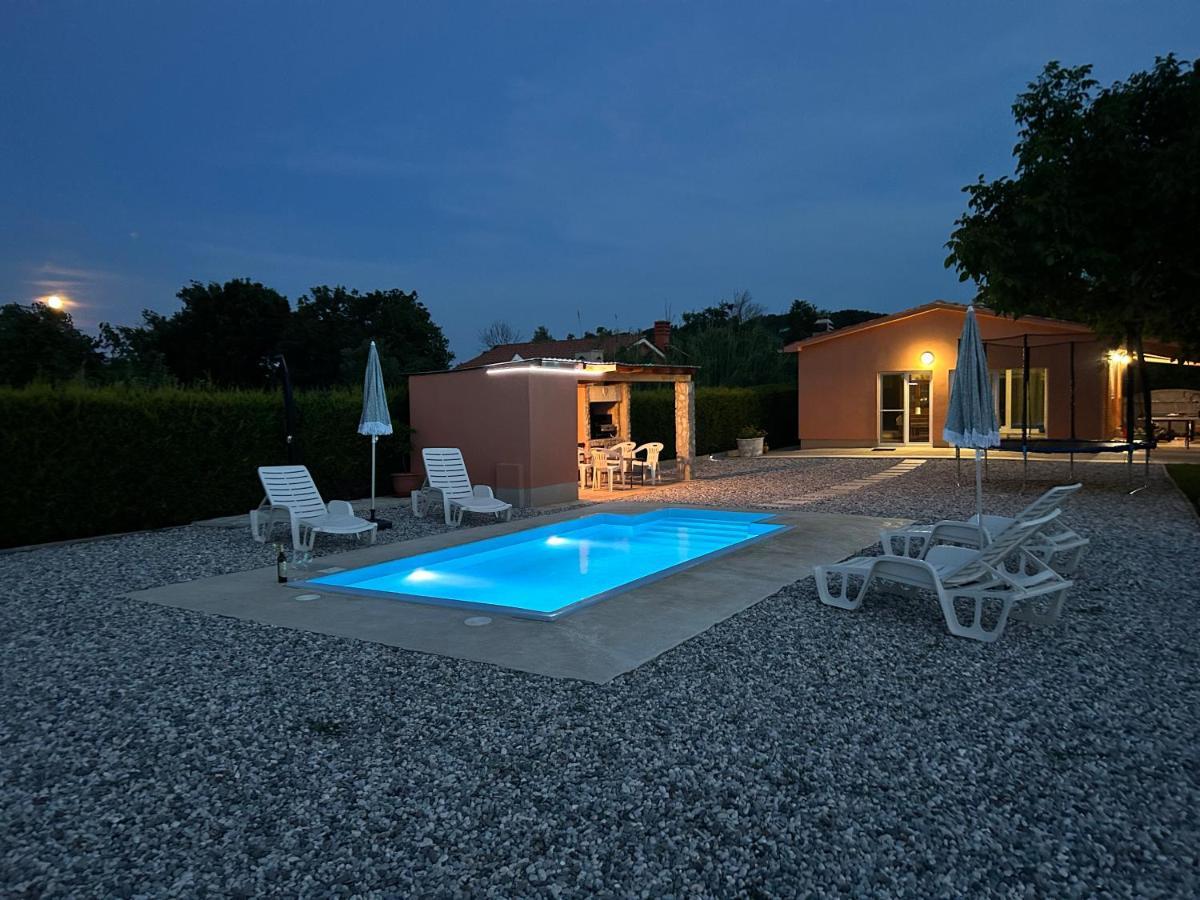 Dora House With Wifi And Outdoor Swimming Pool Villa Pula Buitenkant foto