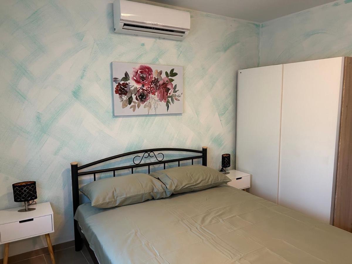Dora House With Wifi And Outdoor Swimming Pool Villa Pula Buitenkant foto